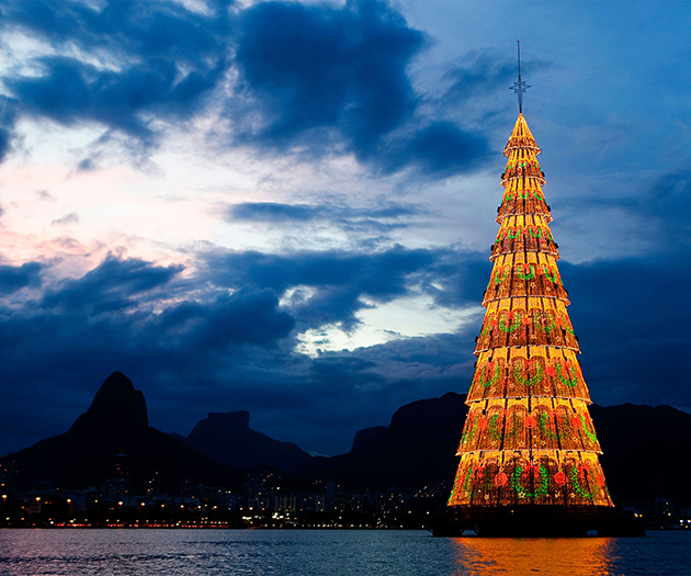Rio-de-Janeiro-Big-Christmas-Tree-in-Water.jpg